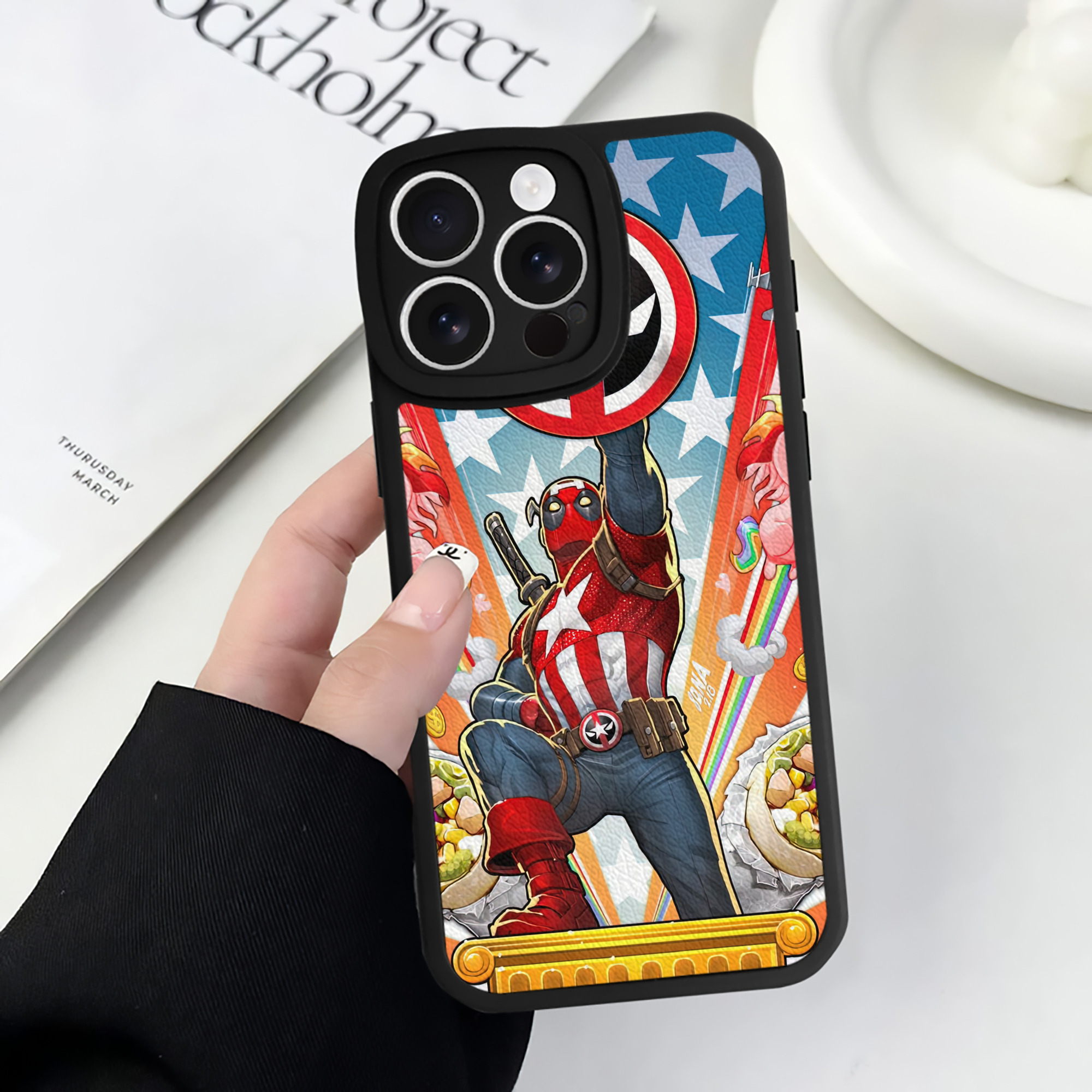 （画像用） Deadpool デッドプール 【iPhone 16シリーズ対応】シリコンスマホケース（レザー調） 材質：シリコン